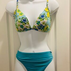 Adorable and flattering floral bikini. Sz 10. Gently used